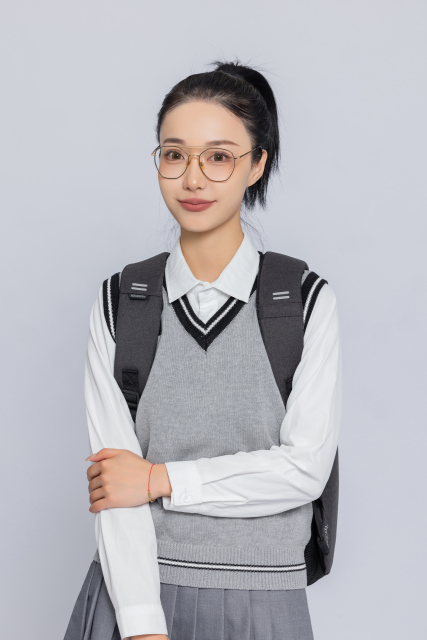 背书包的女学生高清图