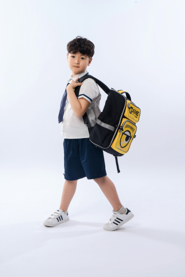 帅气端庄的小学生高清图