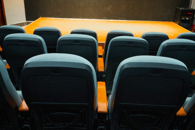 电影院座椅实拍图