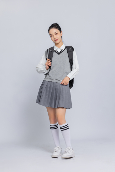 穿校服的女学生实拍图
