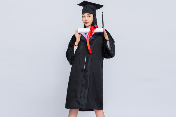 身材高挑的女学生图版权图片下载