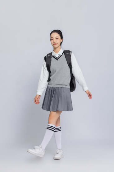 穿校服的女大学生高清图