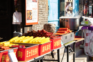小吃街上的美食高清图