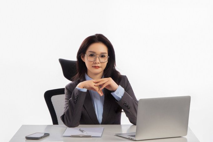 项目经理女性员工图