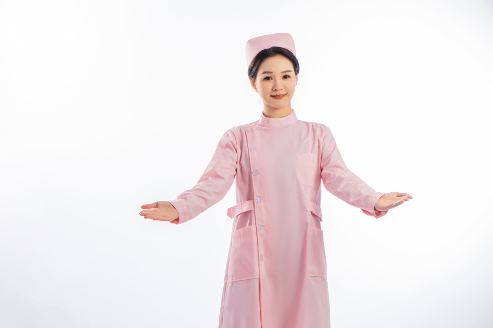 女护士双手打开手势实拍图