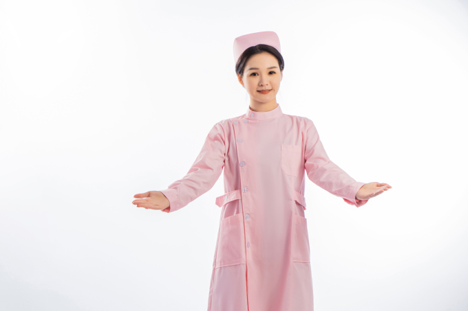 女护士双手打开手势实拍图