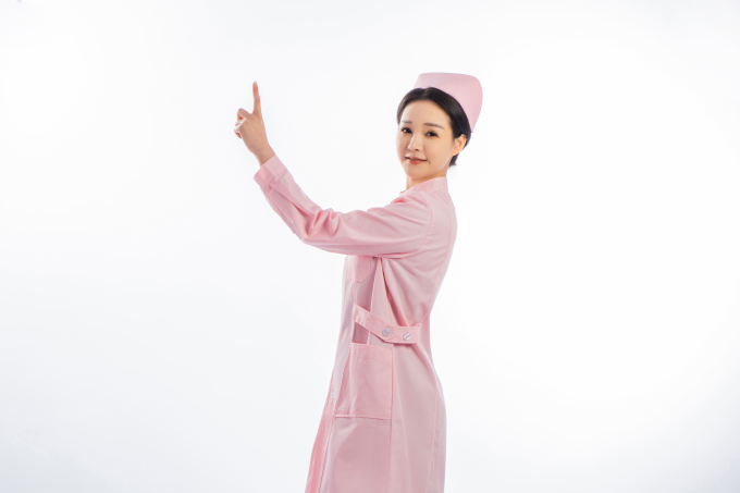 女护士举手指看镜头高清图