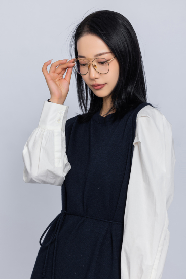 文静的女教师高清图