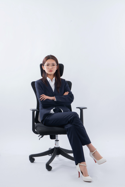 坐在椅子上的女教师图