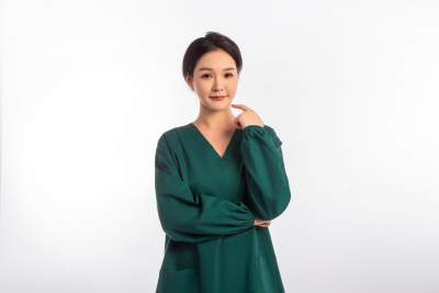 年轻有为的女医生实拍图