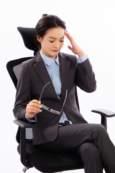 劳累的女性工作者