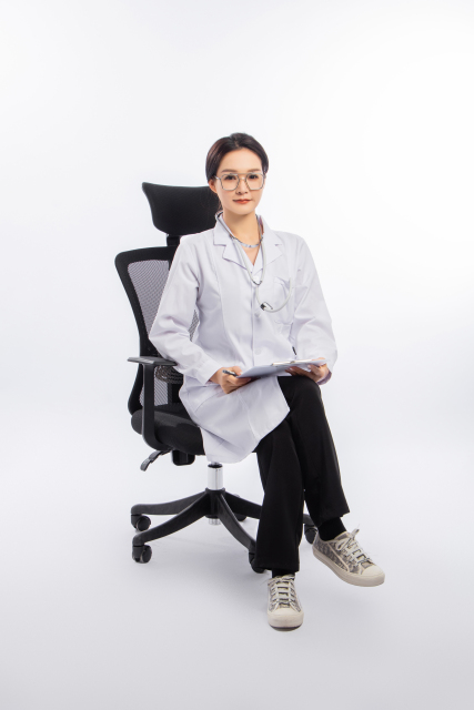 职场专业女性员工图