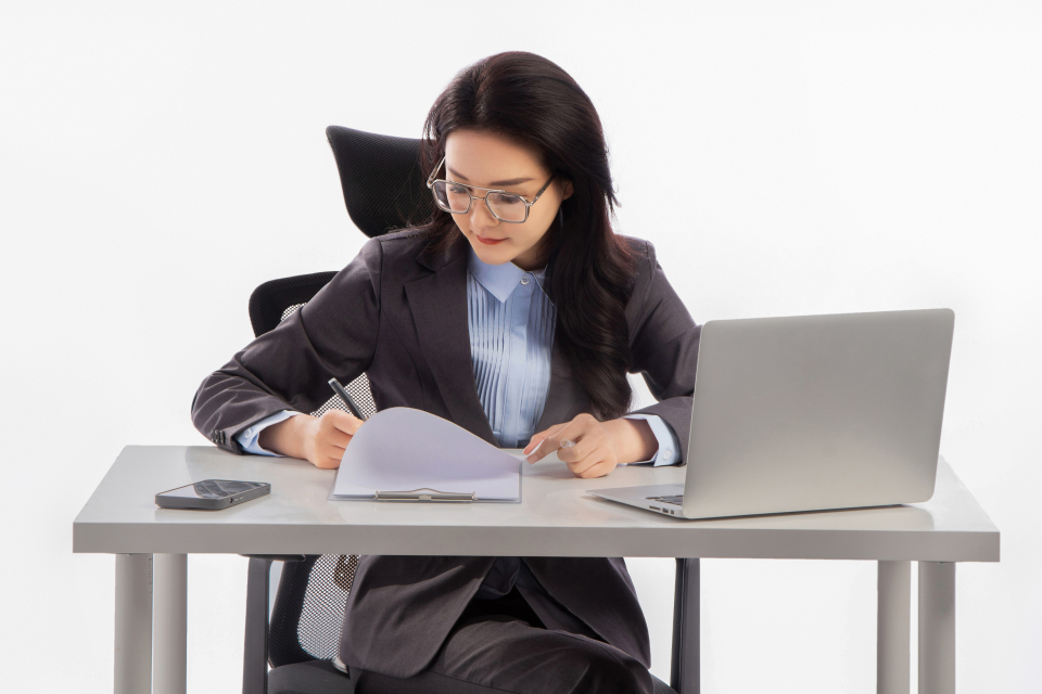 职场白领工作日常图