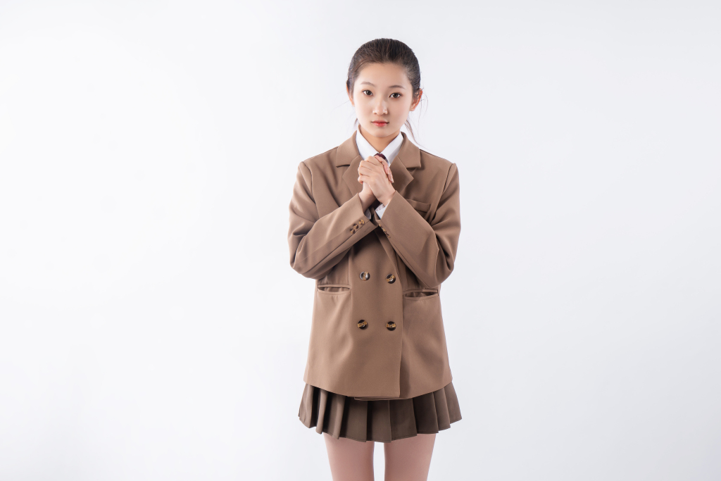 棕色西装校服实拍图版权图片下载