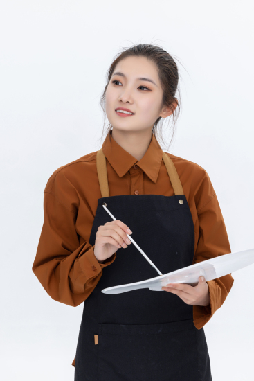 美术学员调色写真图