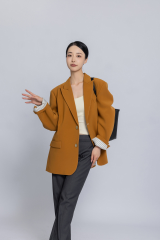窈窕身材的女教师高清图