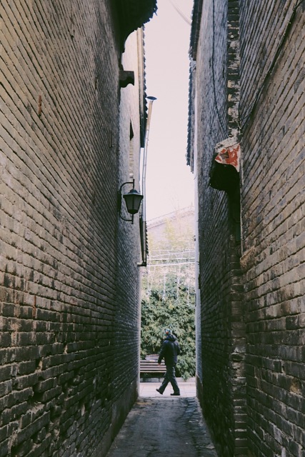 胡同口的小孩高清图