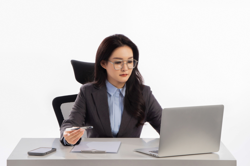 精英女性员工实拍图