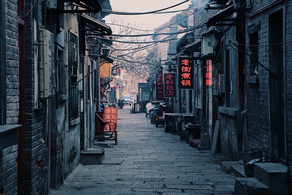 空荡荡的深巷高清图版权图片下载