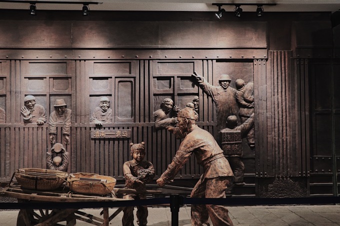 温馨的铜人生活场景模拟高清图