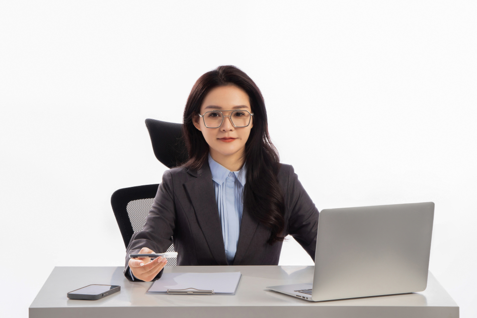 专业优秀女员工图片