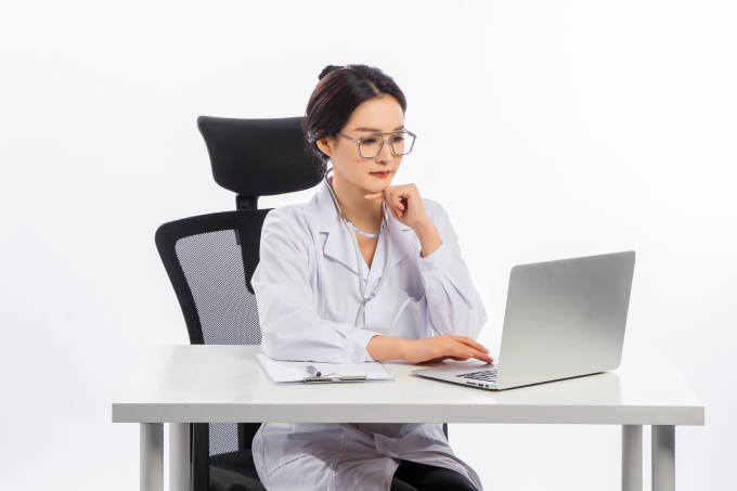 工作中的女教授图片