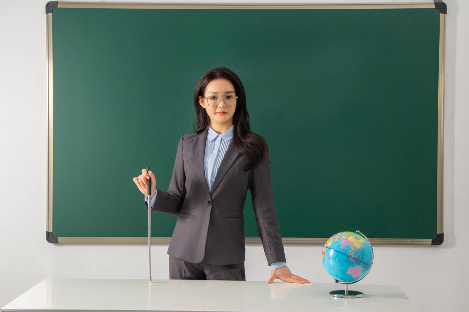 学校优秀老师形象图