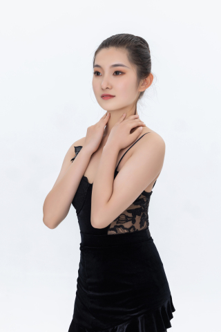 舞蹈初学者女孩近景高清图