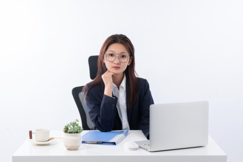 戴眼镜的女教师图