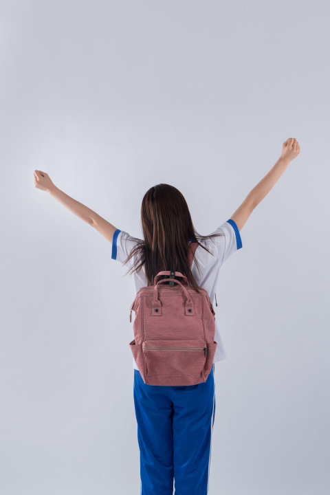 活力可爱的女学生版权图片下载