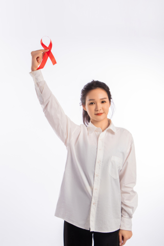 手举红丝带高清图