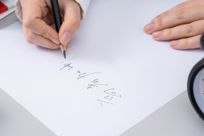 草稿纸上写字实拍图