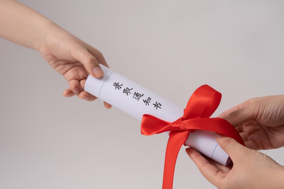 高考通知书送达实拍图