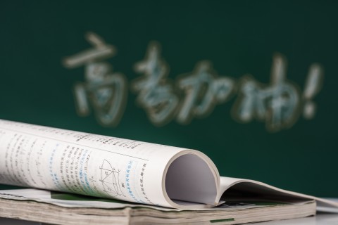 翻开的书本高清图