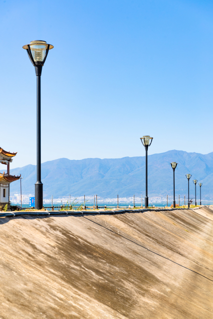 通向洱海的道路实拍图