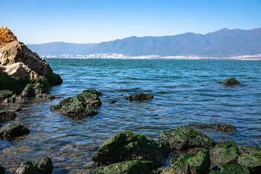 洱海湖面美景图