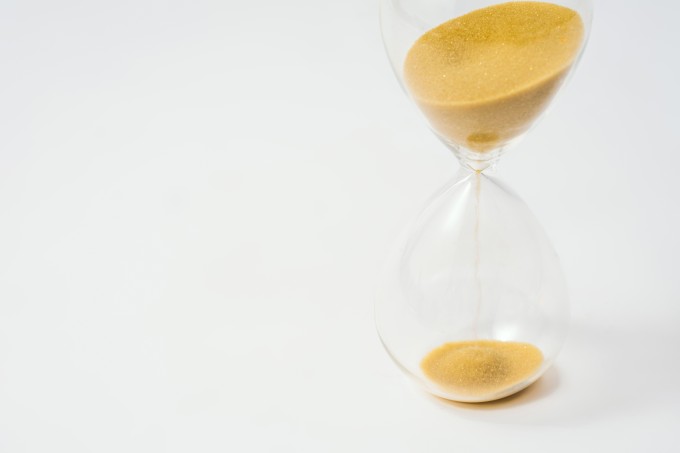 黄色沙漏计时高清图
