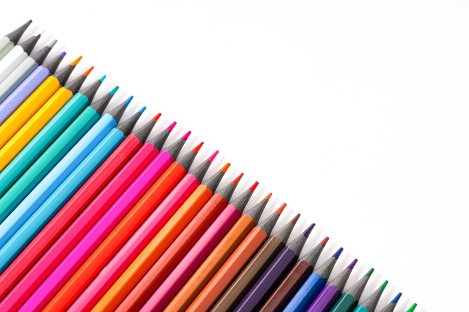五颜六色的彩铅实拍图