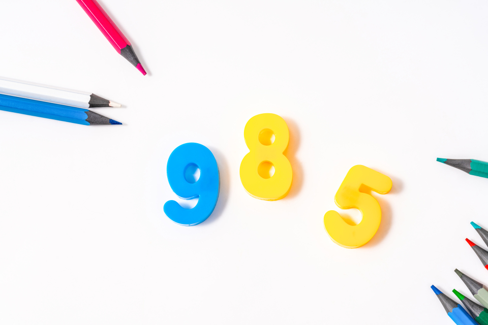 985彩色积木和彩铅高清图