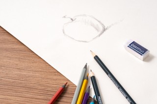 苹果素描实拍图