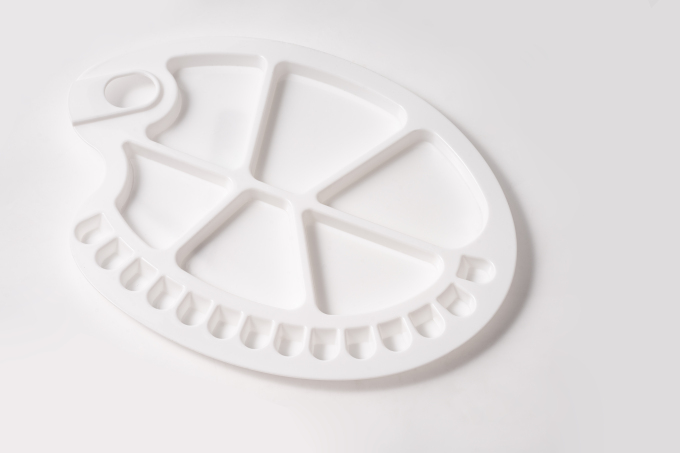 洁白干净的调色盘实拍图