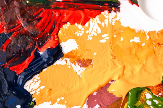 厚重浓郁的黄色颜料实拍图