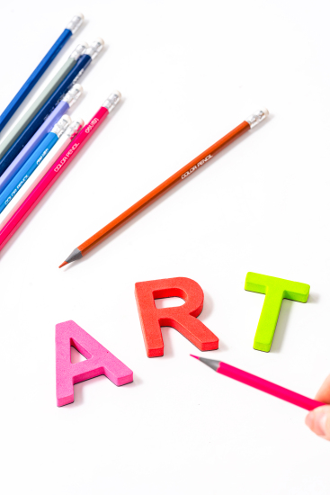 彩色积木摆放的ART豪情图