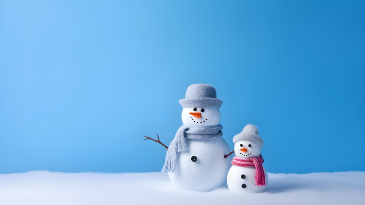蓝色背景的极简两个雪人高清图版权图片下载