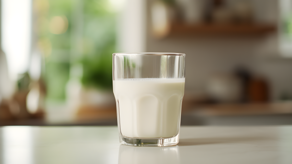 香醇营养的牛奶高清图