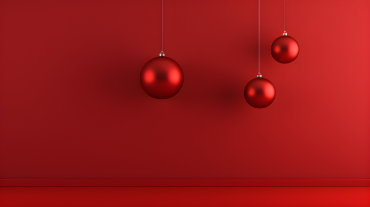 极简风格的红墙上的三个圣诞红球装饰品摄影版权图片下载