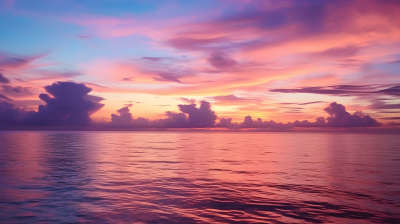 粉色云彩在紫蓝海洋上，巴厘艺术风格的摄影图片