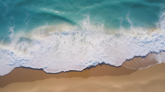 沙滩与蔚蓝海浪鸟瞰摄影图