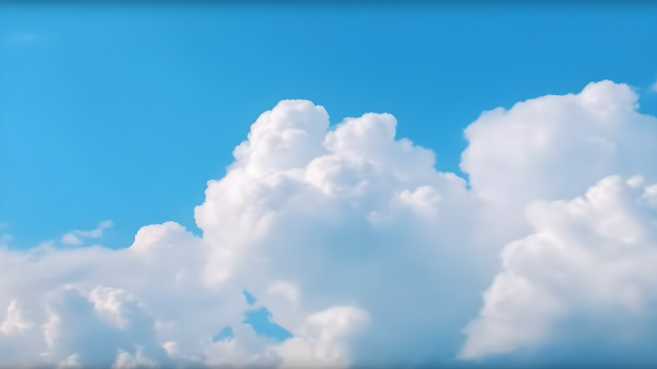 梦幻的浅蓝天空与云朵摄影版权图片下载