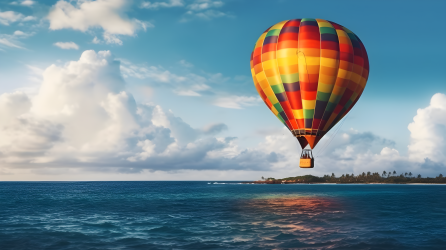 美加空中海洋上的热气球摄影图
